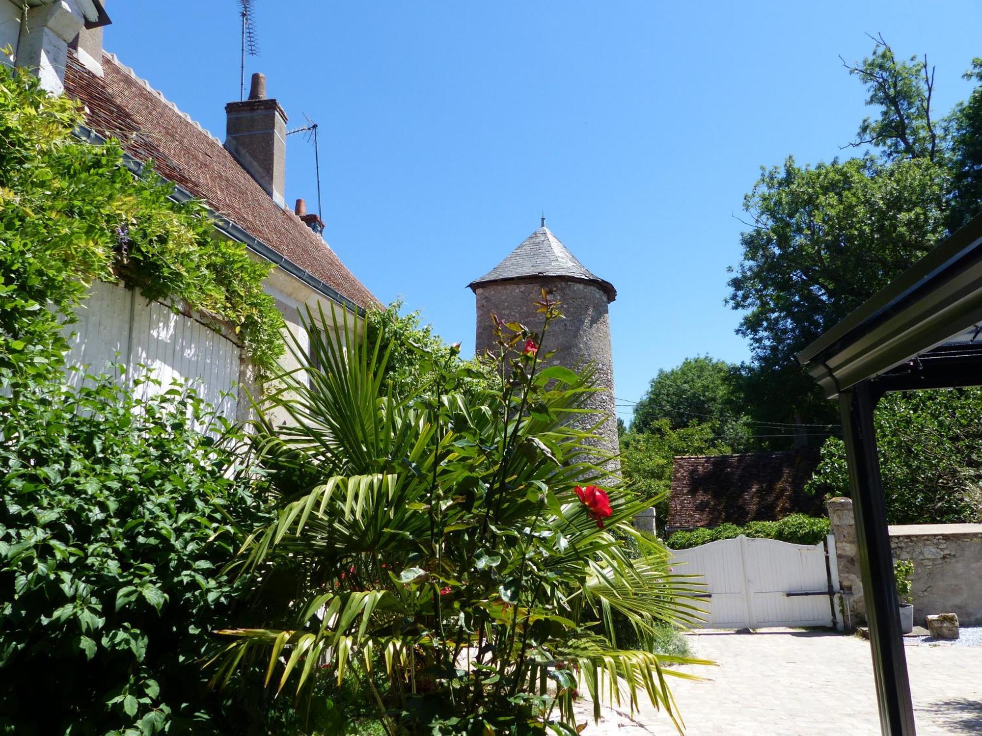 Gite De La Tour De Loire - 65 M2 Au Pied D'Une Tour De Gue Du 17Eme Siecle Mer Exterior photo