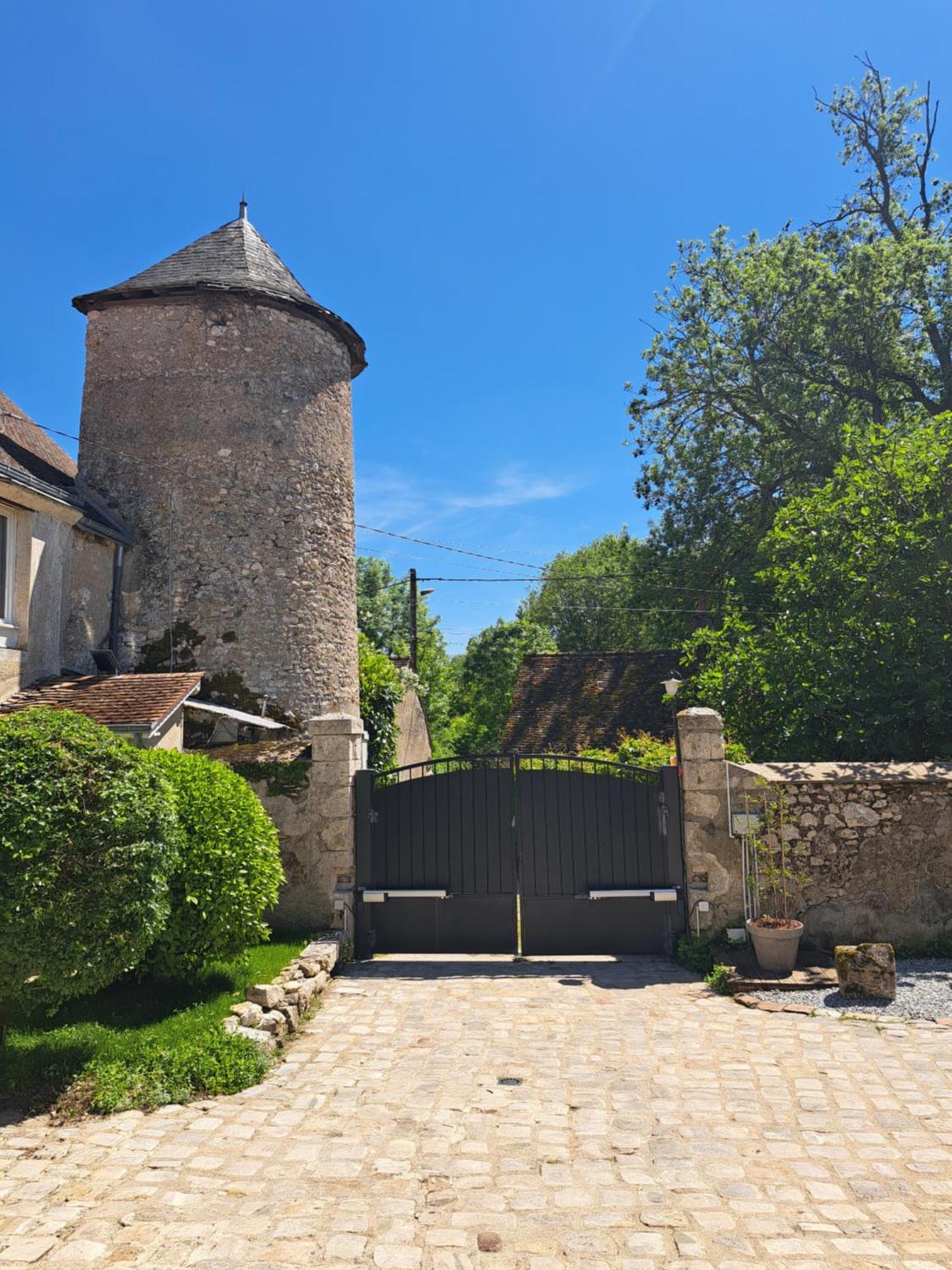 Gite De La Tour De Loire - 65 M2 Au Pied D'Une Tour De Gue Du 17Eme Siecle Mer Exterior photo